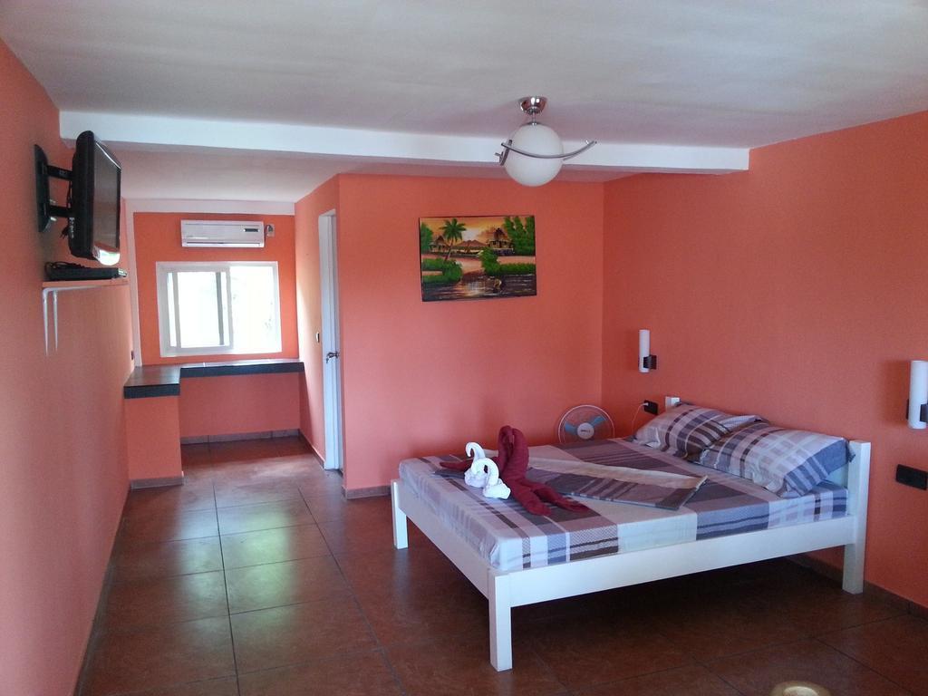 Binucot Beach Resort Ferrol Стая снимка